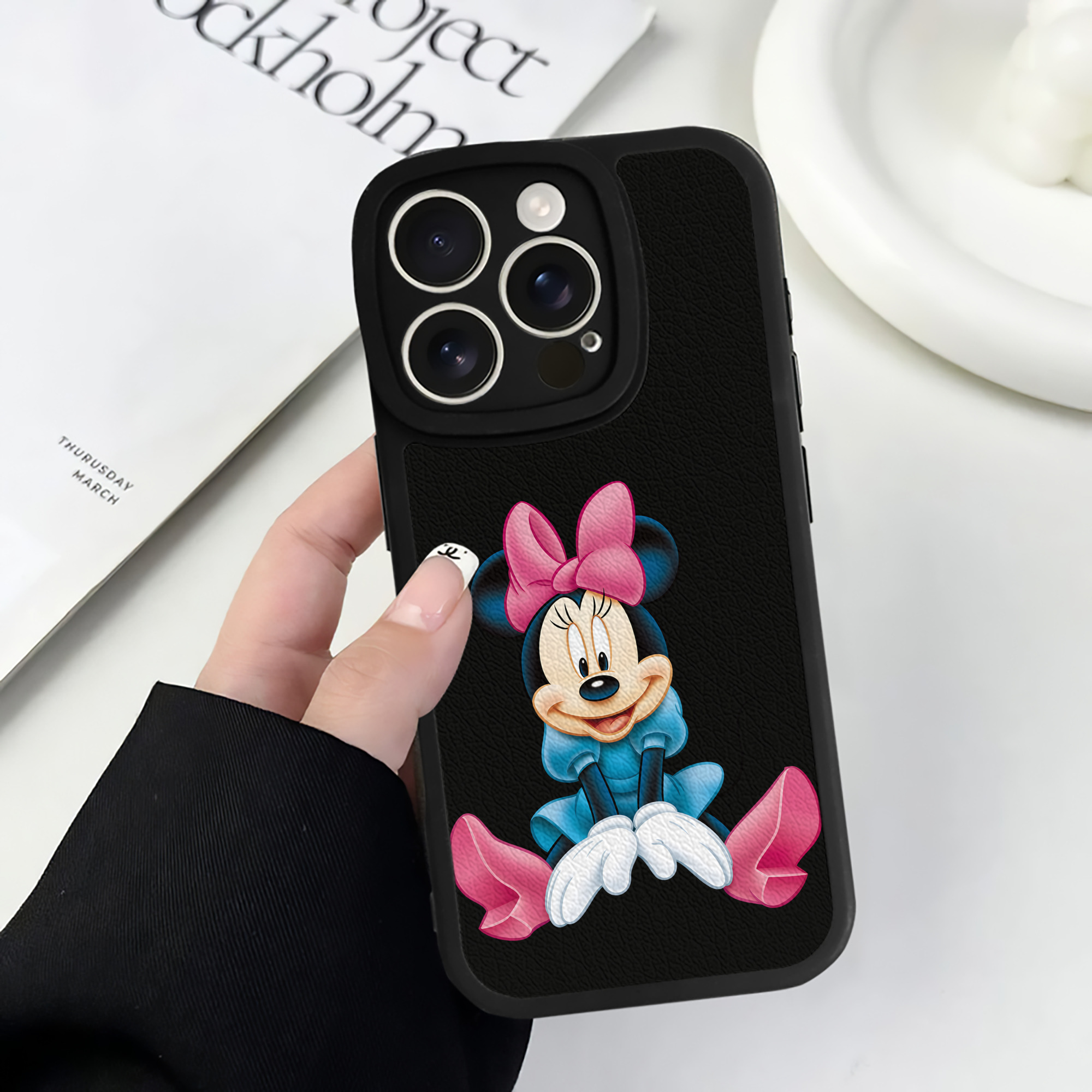 （画像用） ミッキーマウス Mickey Mouse 【iPhone 16シリーズ対応】シリコンスマホケース（レザー調） 材質：シリコン